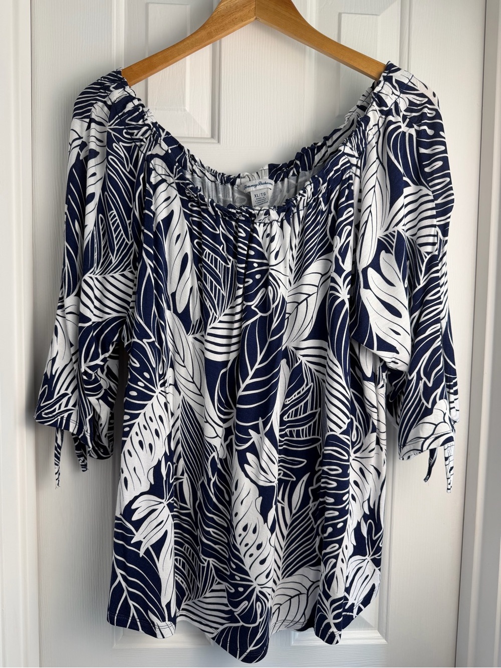 Tommy Bahama Womens Off the Shoulder Top EUC